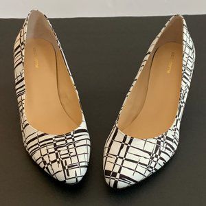 Liz Claiborne White/Black Design Pumps, Size 8.5